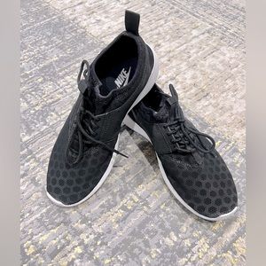 Women’s Nike training shoes